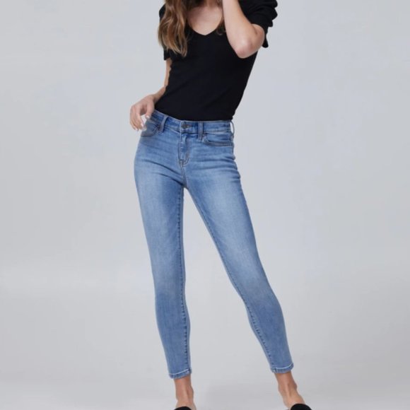 LILA RYAN Denim - LILA RYAN LIGHT WASH SKINNY ANKLE JEANS NWT